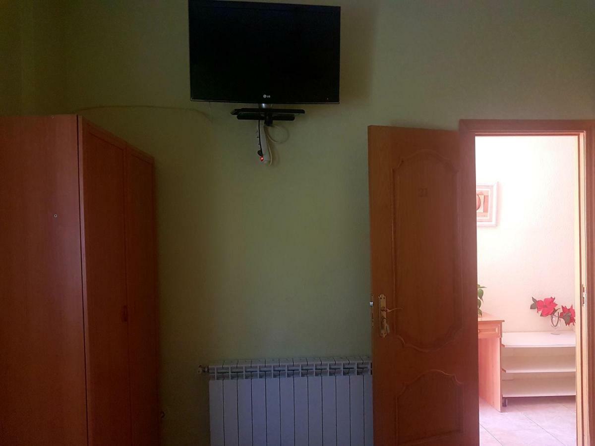 Hostal Brunete Buitenkant foto