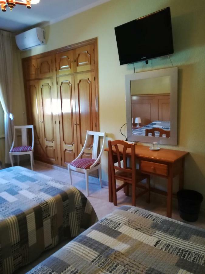 Hostal Brunete Buitenkant foto