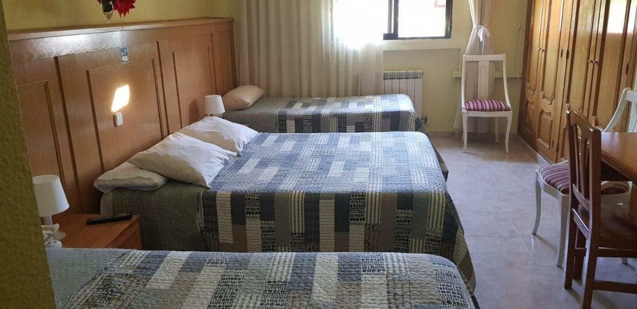 Hostal Brunete Buitenkant foto